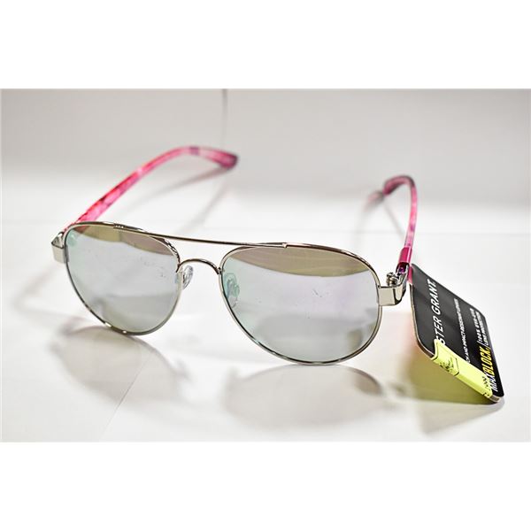 PAIR OF FOSTER GRANT SUNGLASSES