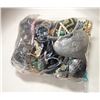 Image 1 : APPROX 2 LB BAG OF VINTAGE MIXED JEWELRY