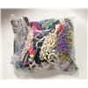 Image 1 : APPROX 2 LB BAG OF VINTAGE MIXED JEWELRY