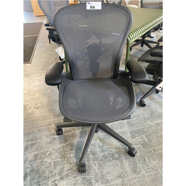 HERMAN MILLER AERON GRAPHITE FULLY ADJUSTABLE SIZE B TASK CHAIR  RETAIL PRICE $1806 CAN.