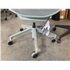 Image 2 : HERMAN MILLER COSM GLACIER MID-BACK EXECUTIVE CHAIR  RETAIL PRICE $1806 CAN.