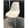 Image 2 : HERMAN MILLER EAMES WHITE/ASH SHELL CHAIR