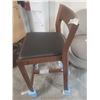 Image 2 : CASE BLACK /WALNUT BAR STOOL