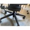 Image 2 : HERMAN MILLER AERON GRAPHITE STANDARD ADJUSTABLE TASK CHAIR SIZE A