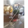 Image 2 : WHITE ARTICULATING TABLE LAMP