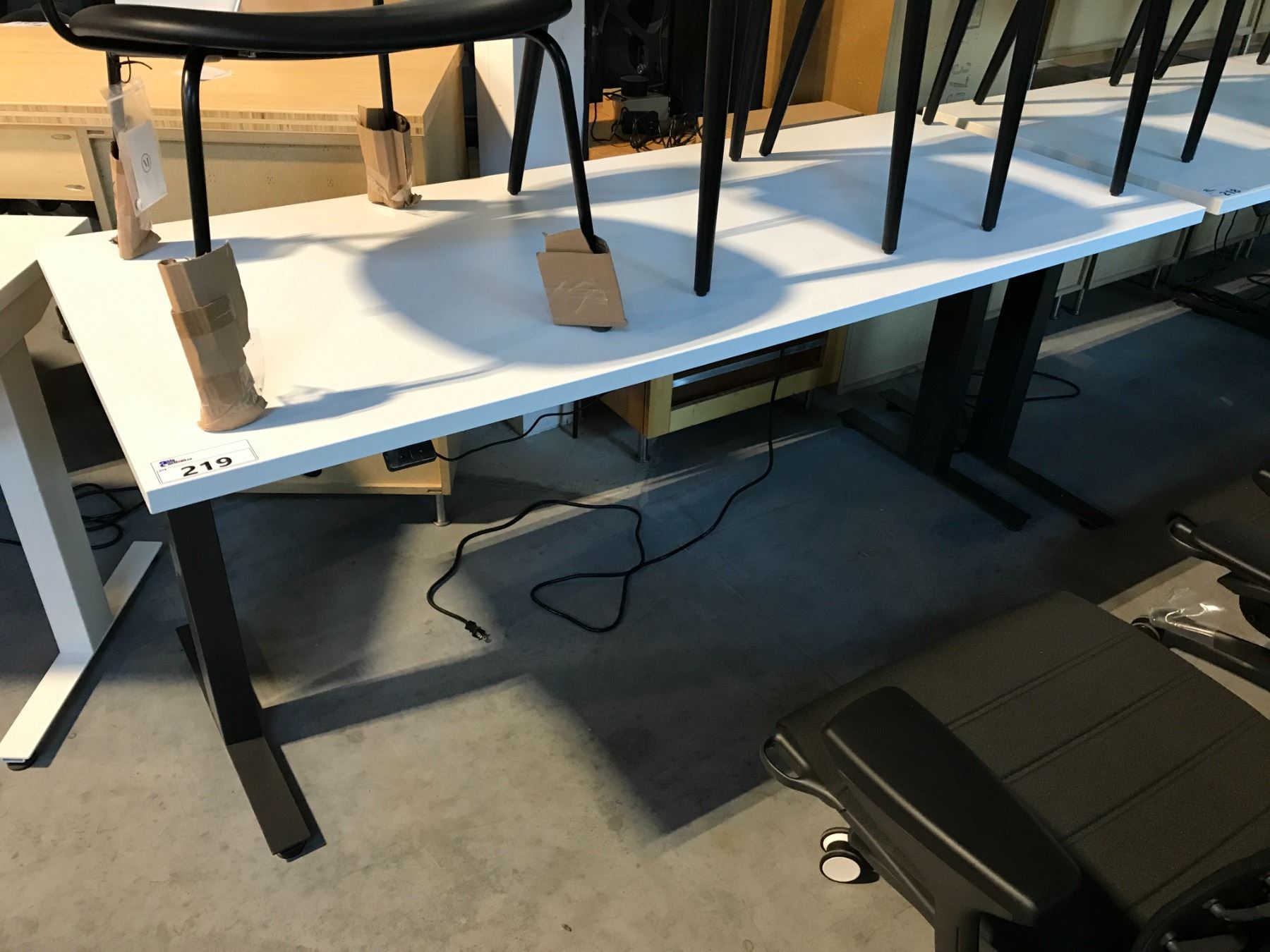 Programer Table HERMAN MILLER WHITE ADJUSTABLE HEIGHT SIT/STAND ELECTRIC PROGRAMMER ...