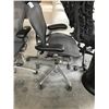 Image 2 : HERMAN MILLER AERON GRAPHITE/CHROME FULLY ADJUSTABLE TASK CHAIR SIZE A RETAIL