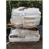 Image 2 : 2 PALLETS OF ASSORTED TILE