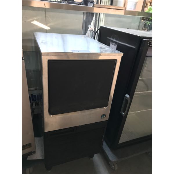 HOSHIZAKI STAINLESS STEEL SELF CONTAINED ICE CUBER ICE MACHINE WITH STORAGE BIN MODEL KM-61BAH