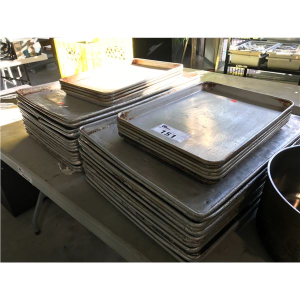 LOT OF BAKING PANS
