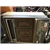 Image 1 : HOWE RIVIERA 25 VINTAGE CIGARETTE MACHINE WITH BROKEN LEG