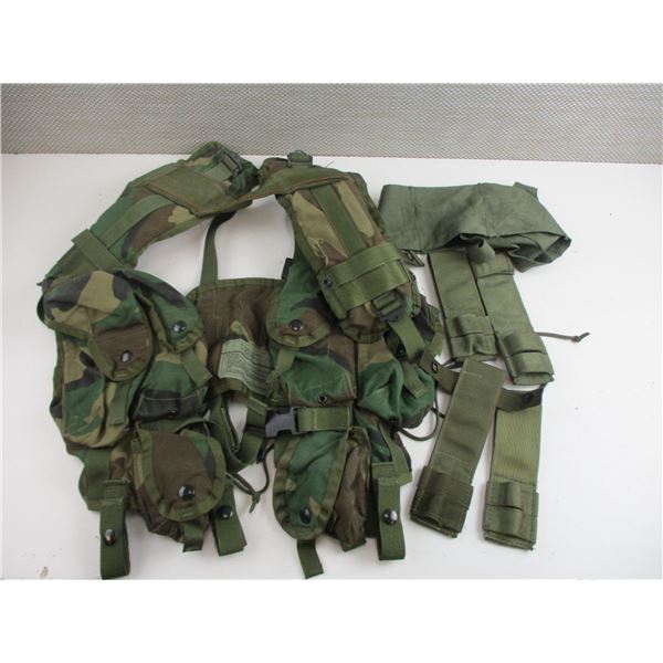 ASSORTED MILITARIA LOT