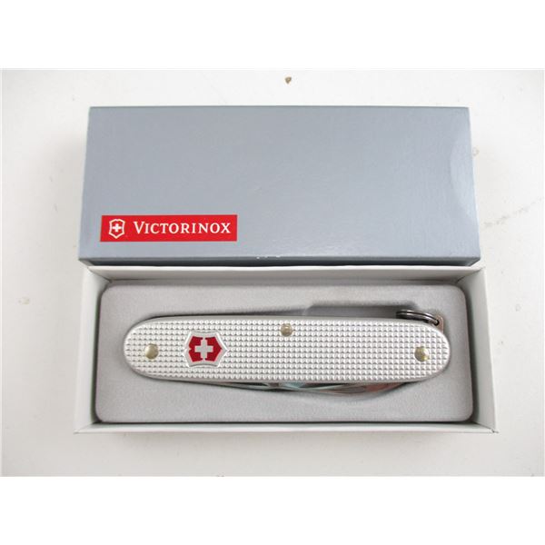 VICTORINOX MULTI-TOOL