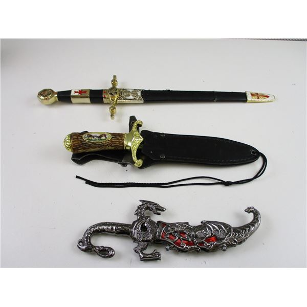 ASSORTED DECORATIVE KNIVES