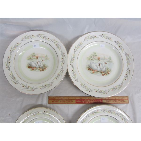 4PIECE SET OF IRISH PORCILIN SNOWFLAKE PLATES