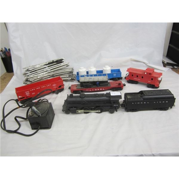 LIONEL TRAIN AND TRACKS SET NICE CONDITION 1950’S