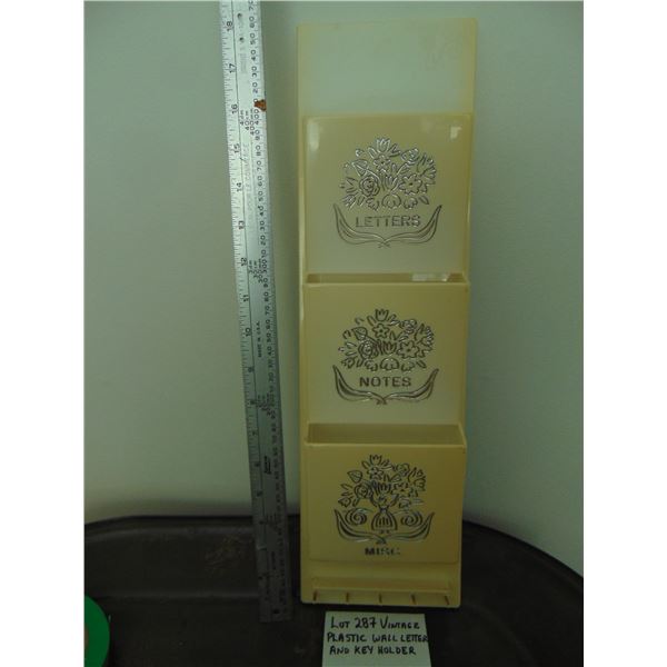 VINTAGE PLASTIC WALL LETTER AND KEY HOLDER