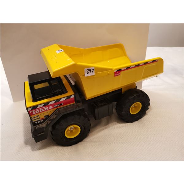 Large Tonka dump truck 16" great shape