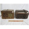 Image 1 : 2 Radios 1 RCA and 1 Monarch