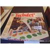 Image 1 : 636 TWISTER BOARD GAME