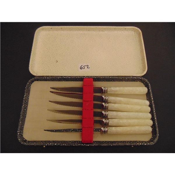 652  PEARL HANDLED KNIFE SET