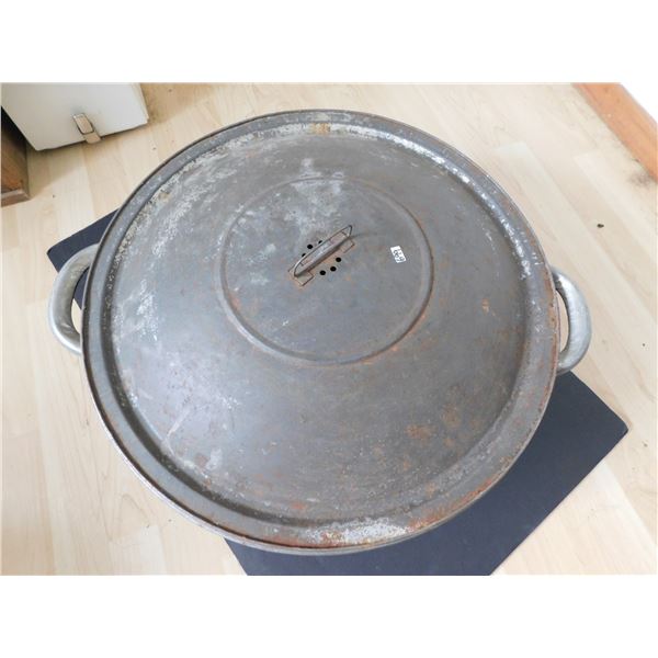 699 VINTAGE BREAD MAKING PAN FOR DISPLAY