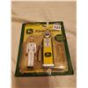 Image 1 : Gas pump & station attendant John Deere