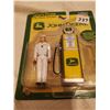 Image 2 : Gas pump & station attendant John Deere