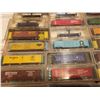 Image 10 : 34 cars 2 engines and tracks N scale