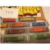 Image 7 : 34 cars 2 engines and tracks N scale