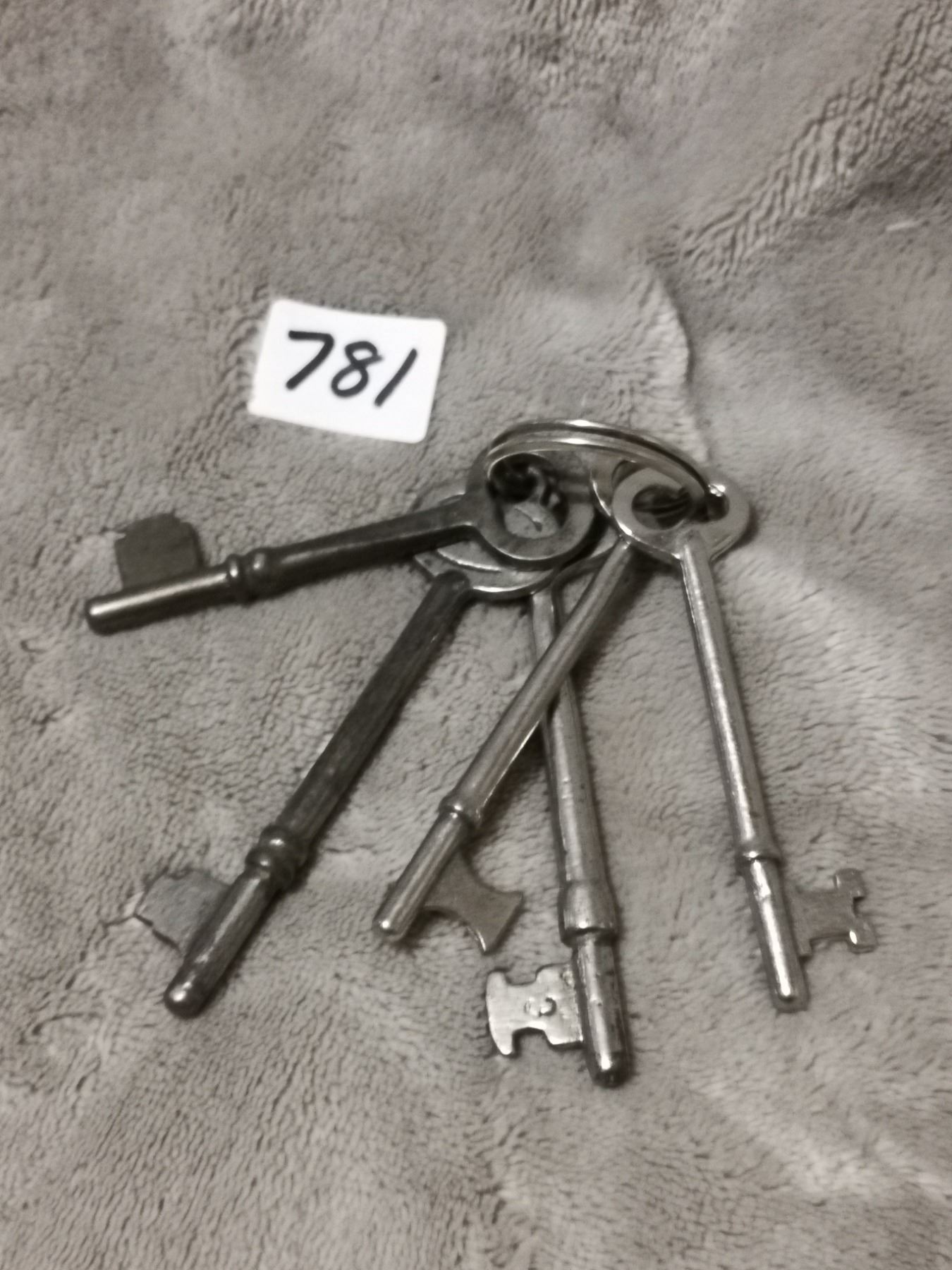 5 large antique skeleton keys