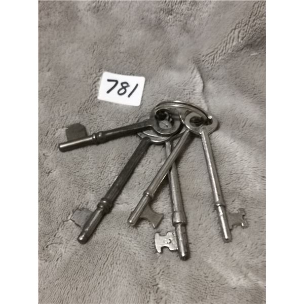 5 large antique skeleton keys