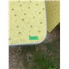 Image 2 : 1950's yellow kitchen table, comes with leaf 36" X 30" & 54 X 30 with leaf in