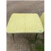 Image 3 : 1950's yellow kitchen table, comes with leaf 36" X 30" & 54 X 30 with leaf in