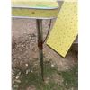Image 4 : 1950's yellow kitchen table, comes with leaf 36" X 30" & 54 X 30 with leaf in