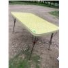 Image 5 : 1950's yellow kitchen table, comes with leaf 36" X 30" & 54 X 30 with leaf in