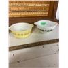 Image 3 : 3 Pyrex bowls 6" across