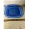 Image 3 : 2 x blue glass pieces 14" oval bowl 15" cake pan