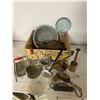 Image 1 : box lot of kitchen collectibles etc