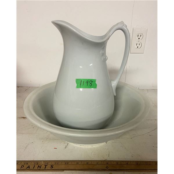 pitcher and basin Johnson Bros. Royal Ironstone chince - no chips or cracks