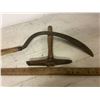 Image 4 : Hand scythe and chipping hammer