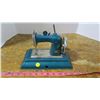 Image 1 : Vintage Child's Sewing Machine