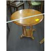 Image 1 : MAPLE END TABLE