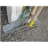 Image 2 : BUNDLE OF GARDEN TOOLS