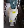 Image 2 : PEDESTAL AND VASE