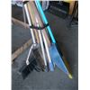 Image 2 : BUNDLE OF GARDEN TOOLS