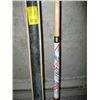 Image 2 : BUDWEISER CUE & A ONE PIECE CUE IN BAG