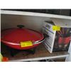Image 1 : FONDUE POT & AN ELECTRIC WOK