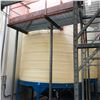 Image 2 : 5000 GAL. PLASTIC WINE/STORAGE TANK WITH STAND