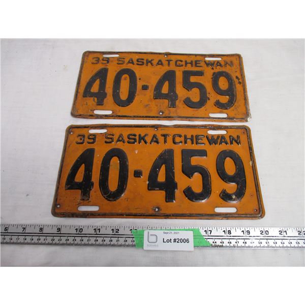 pair of 1939 Sask License Plates